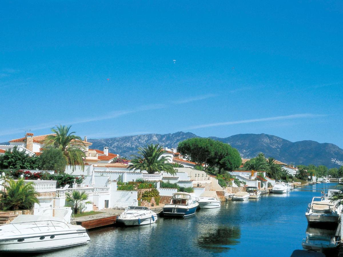 Holiday Home Requesens Canal Empuriabrava Exterior photo