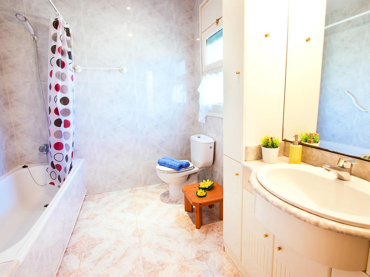 Holiday Home Requesens Canal Empuriabrava Exterior photo