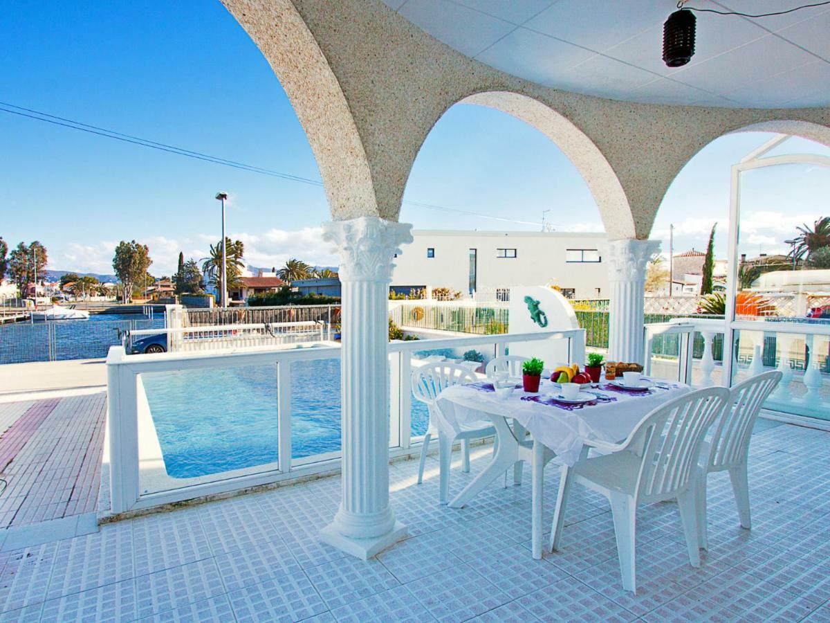 Holiday Home Requesens Canal Empuriabrava Exterior photo