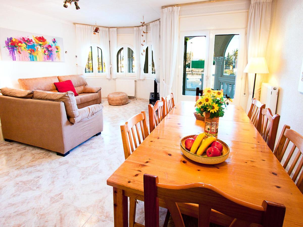 Holiday Home Requesens Canal Empuriabrava Exterior photo